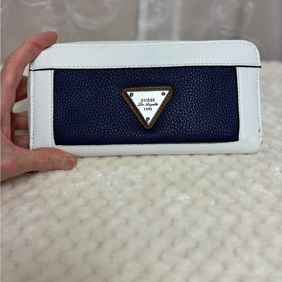 Guess Airlia Color Block Women’s Zip Around Wallet - Picture 11 of 12